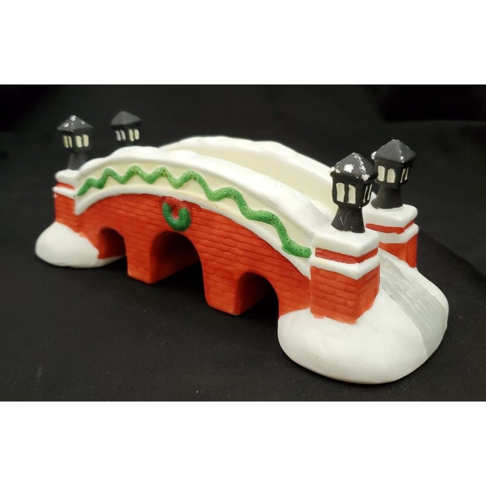 Noma Dickensville COBBLESTONE FOOT BRIDGE w/lanterns Christmas Village accessory